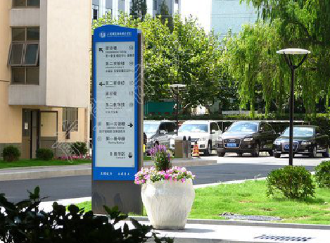 柳城哪些因素影响宣传栏的制作？